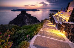Santorini - Imarovigli, Gehweg zum Hotel, Gewitter front, blaue Stunde
