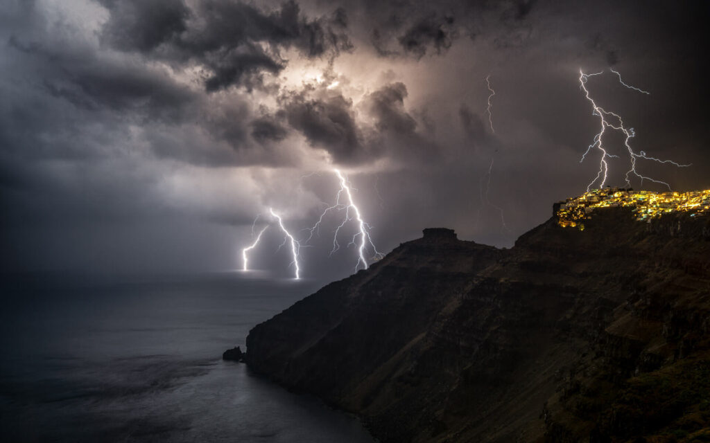 Caldera Santorini in der blauen Stunde, Langzeitbelichtung Thunder imerovigli skaros rock