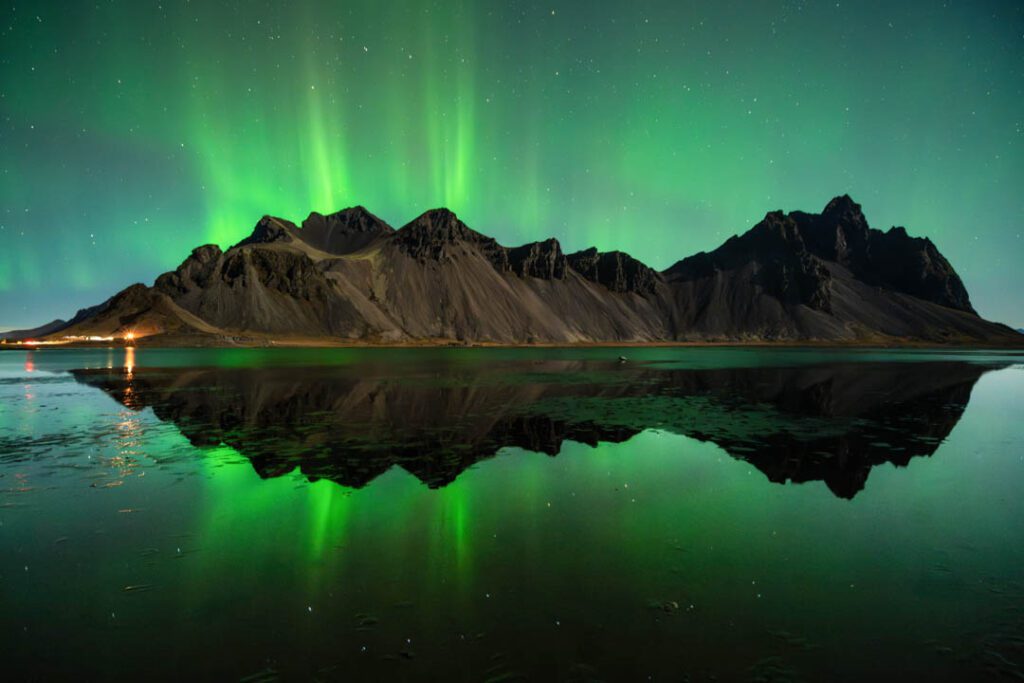 Vestrahorn Polarlicht spiegelung grüne lichter tanzen