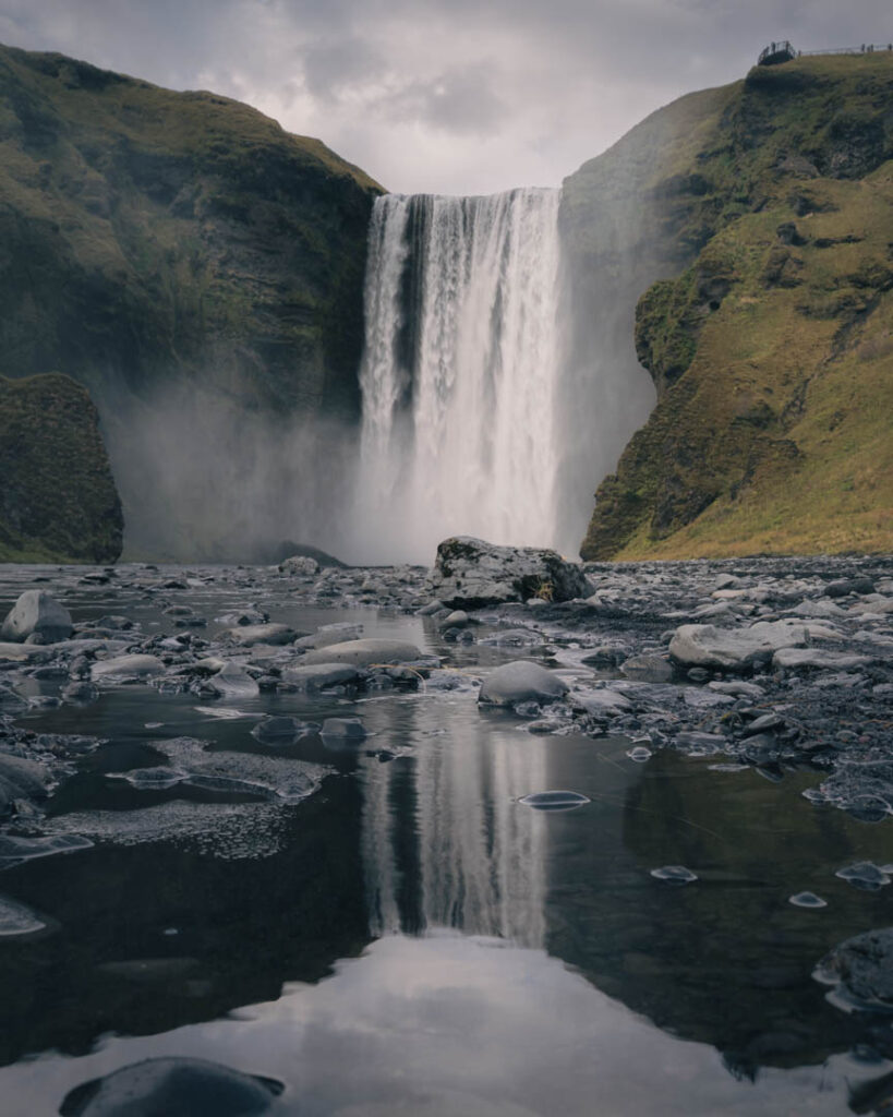 Wasserfall Landschaftsfoto nach Lightroom Moody Bearbeitung – kostenloses Dark & Moody Preset