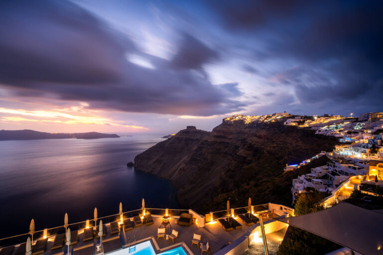 Firostefani Belvedere Santorini bei Nacht mit Caldera-Blick