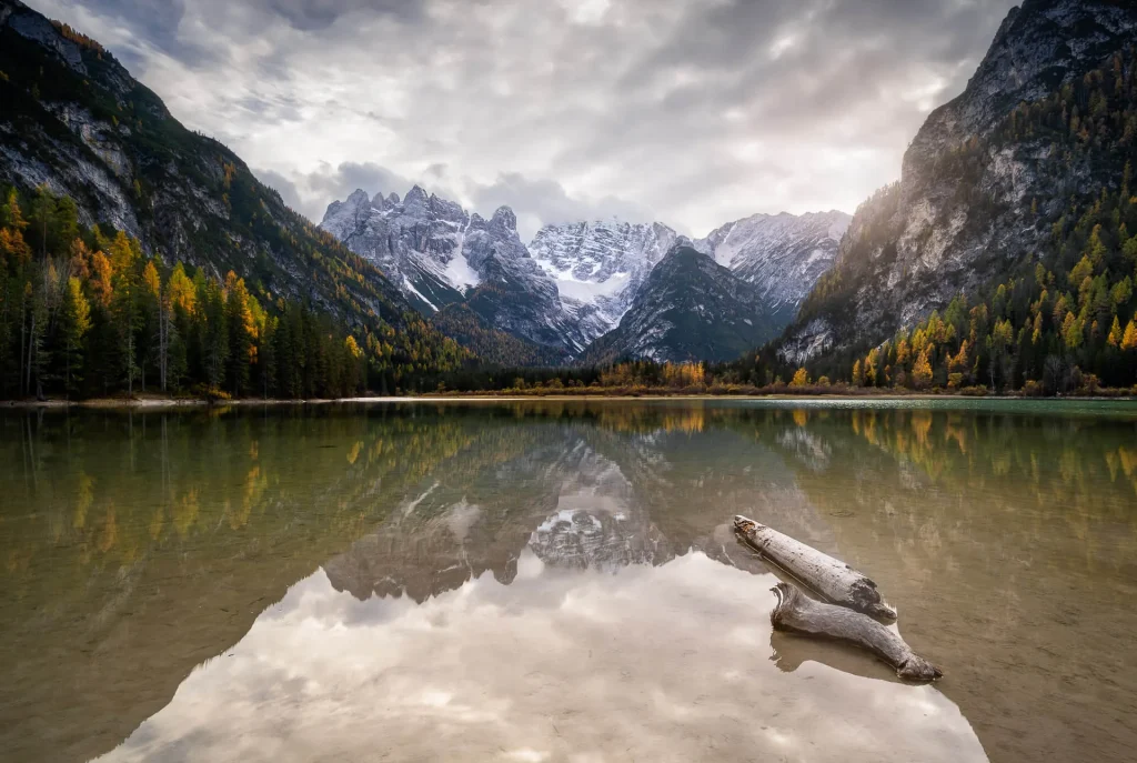 Lago di Landro / Dürrensee im Herbst mit Spiegelung der Berge – Fotoreise Dolomiten