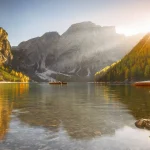 Dolomiten Fotoreisen Landschaftsfotografie - Praxer Wildsee Sonnenstern Bootshütte
