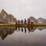 Dolomiten Fotoreisen Landschaftsfotografie - Passo di Giau, Berge und Wolken spiegeln sich im Wasser