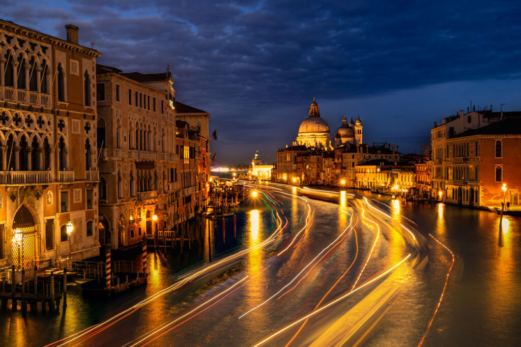 Lichtspuren Canal Grande Venedig – Langzeitbelichtung Blaue Stunde